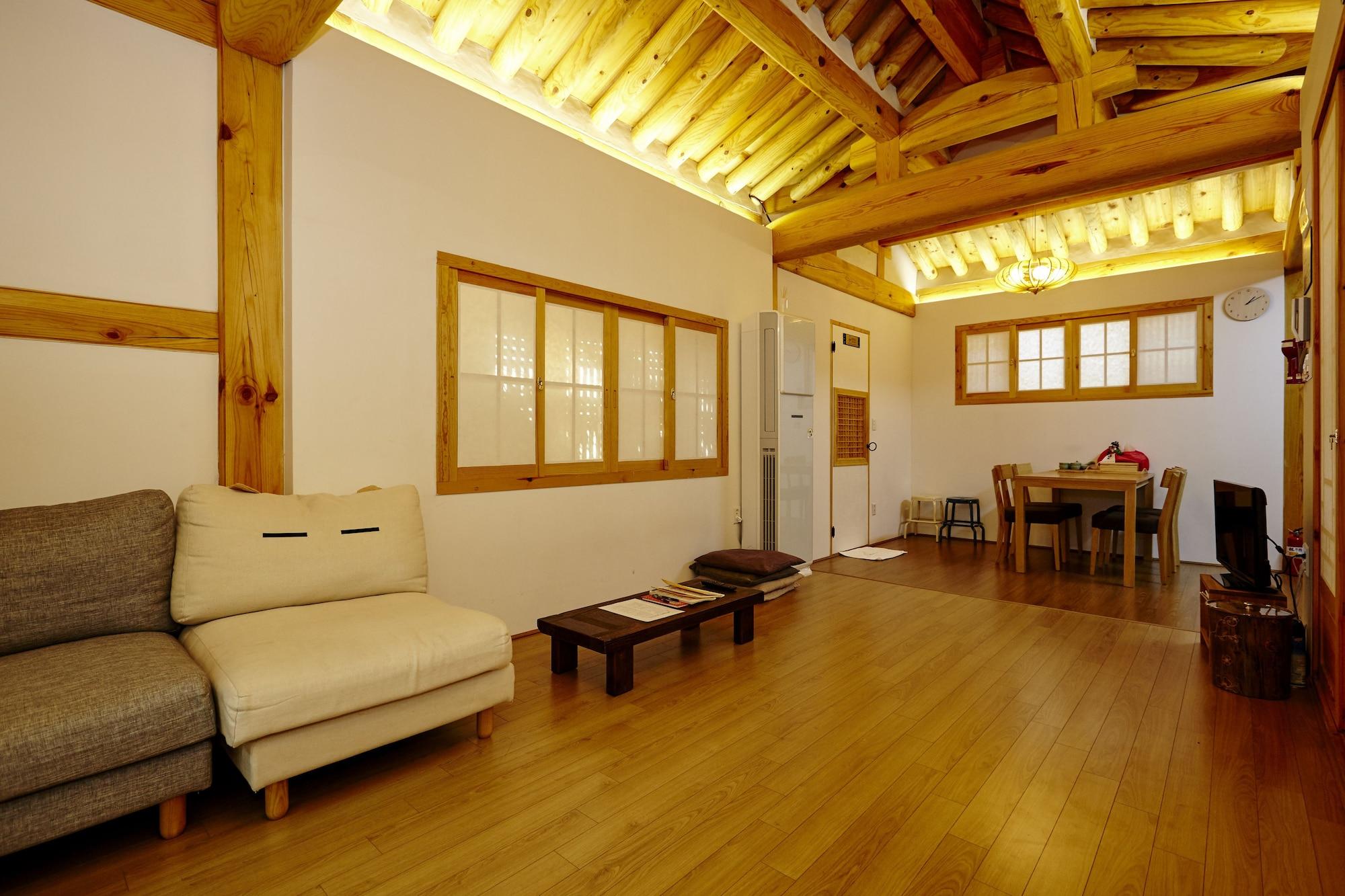Hanok 24 Guesthouse Gyeongbokgung Сеул Екстер'єр фото