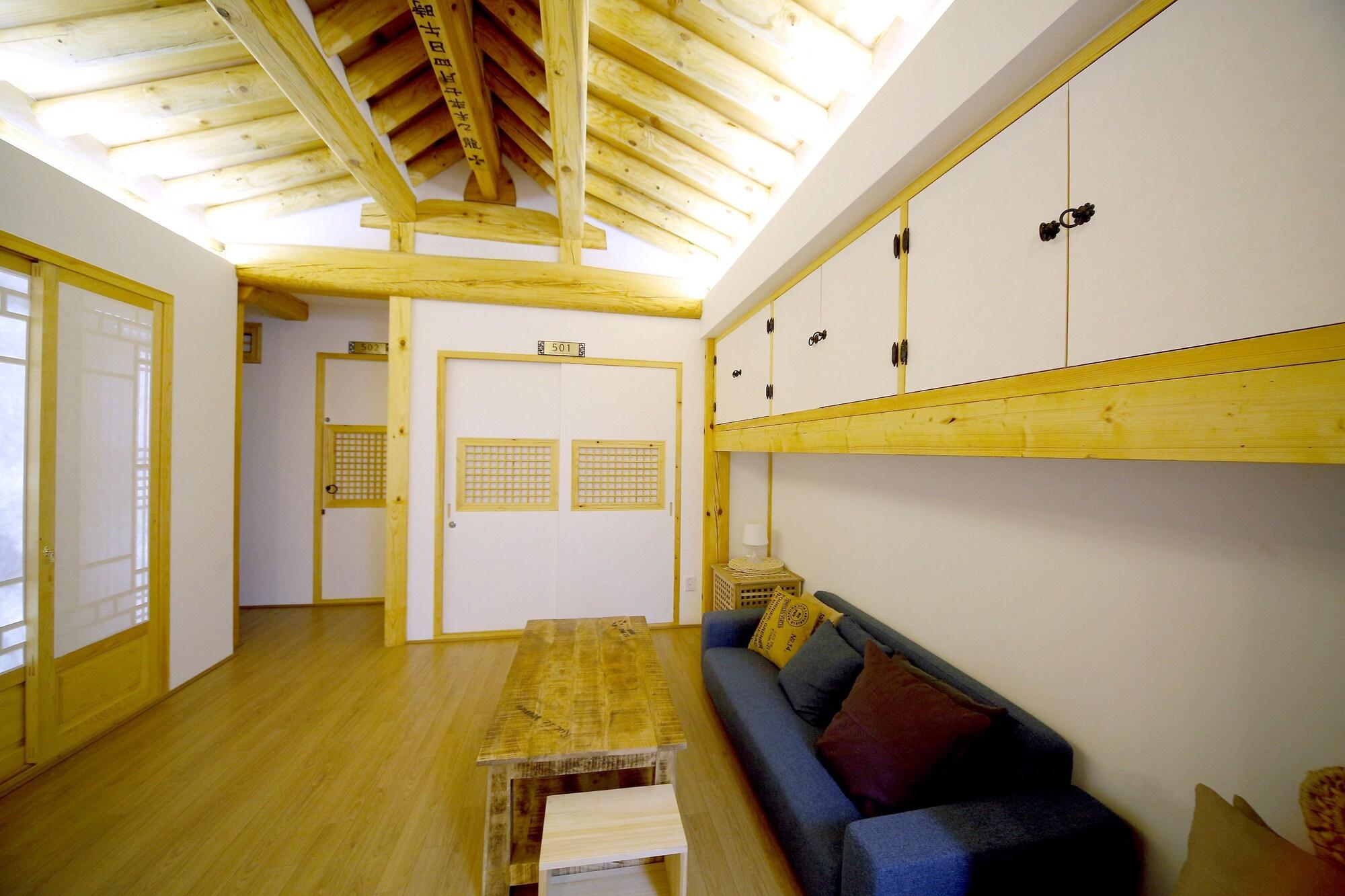Hanok 24 Guesthouse Gyeongbokgung Сеул Екстер'єр фото