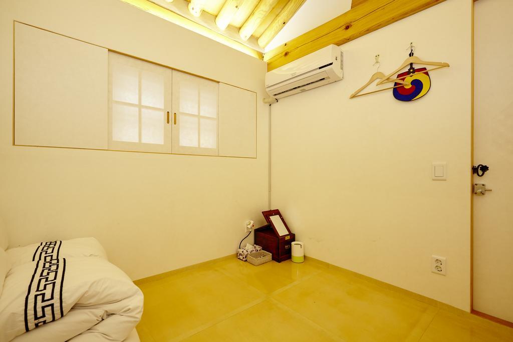 Hanok 24 Guesthouse Gyeongbokgung Сеул Екстер'єр фото