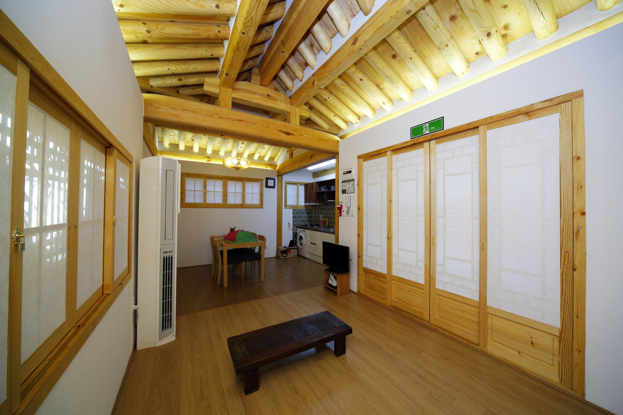 Hanok 24 Guesthouse Gyeongbokgung Сеул Екстер'єр фото