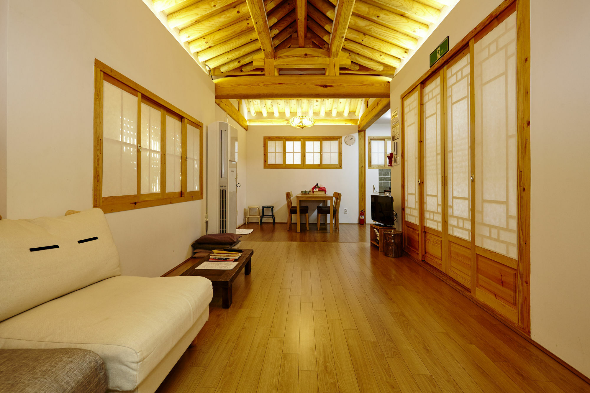 Hanok 24 Guesthouse Gyeongbokgung Сеул Екстер'єр фото